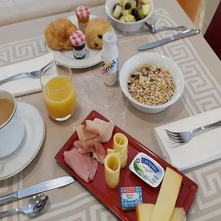Liberte 4 Etoiles Hotel 4*